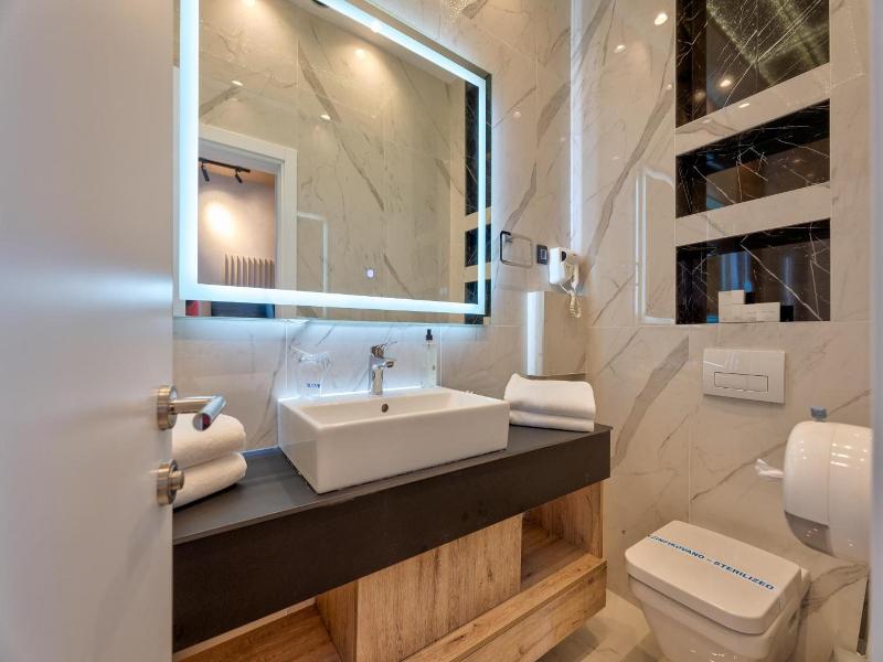Hotel Aria image