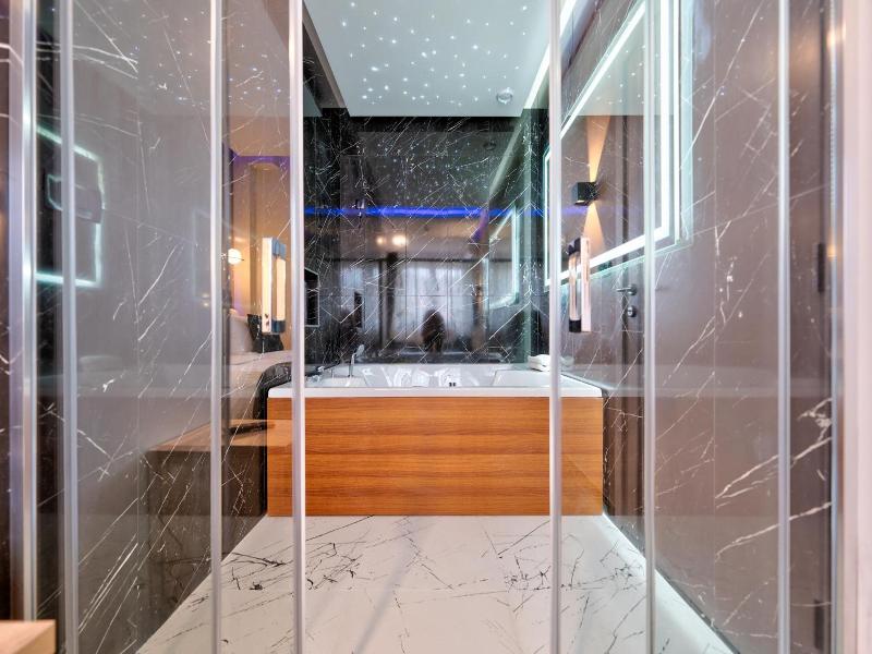 Hotel Aria image