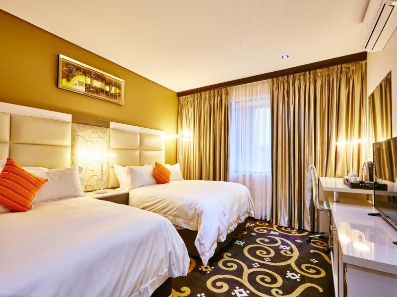 Palm Continental Hotel image