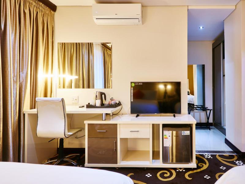 Palm Continental Hotel image