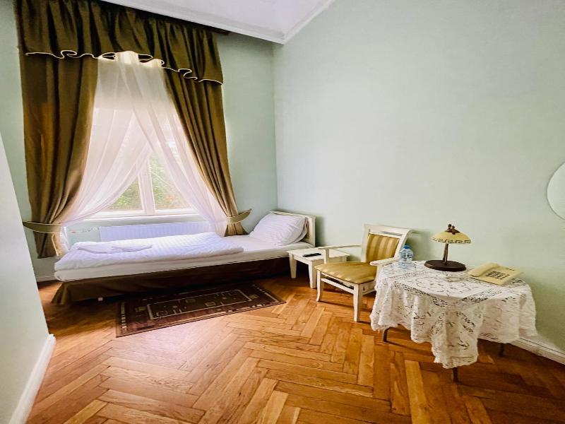 Palac Biedrusko image