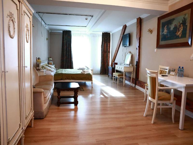 Palac Biedrusko image