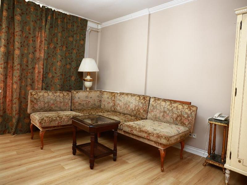 Palac Biedrusko image