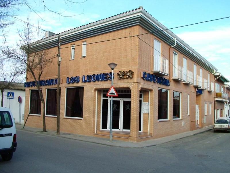 Hotel Los Leones El Mas Cercano A Warner image