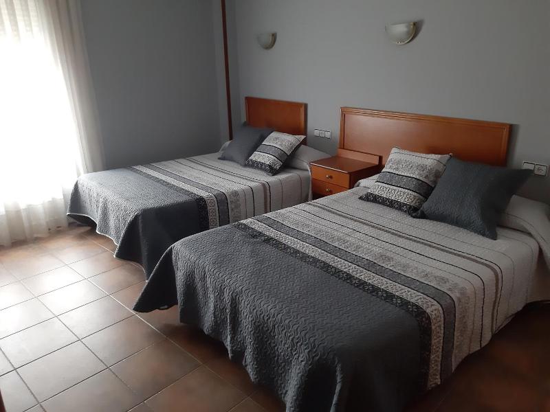 Hotel Los Leones El Mas Cercano A Warner image