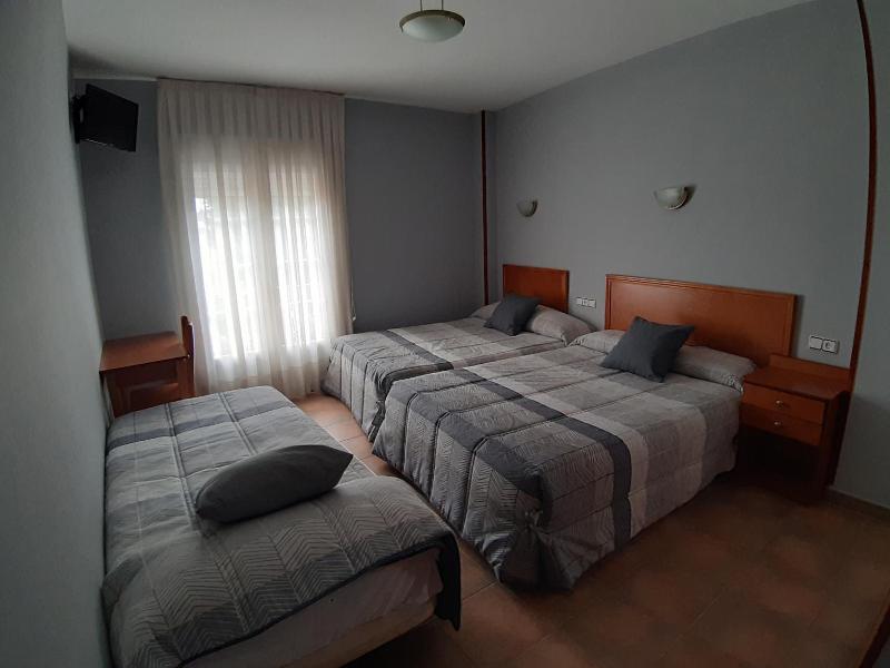 Hotel Los Leones El Mas Cercano A Warner image