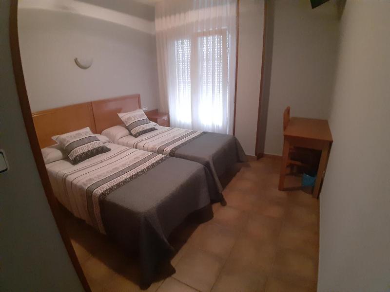 Hotel Los Leones El Mas Cercano A Warner image