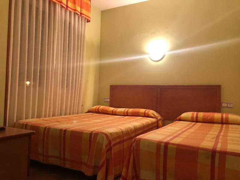 Hotel Los Leones El Mas Cercano A Warner image