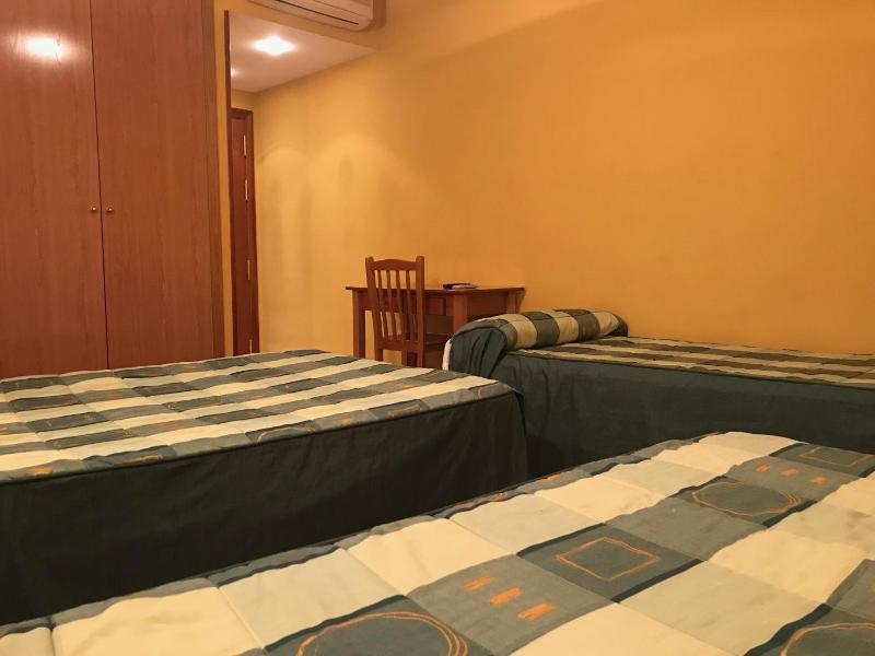 Hotel Los Leones El Mas Cercano A Warner image