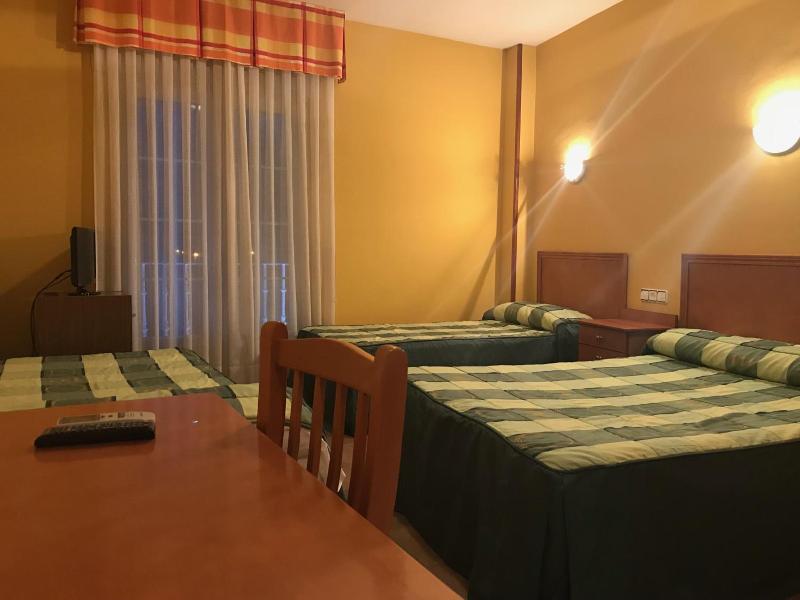 Hotel Los Leones El Mas Cercano A Warner image