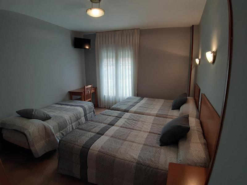 Hotel Los Leones El Mas Cercano A Warner image