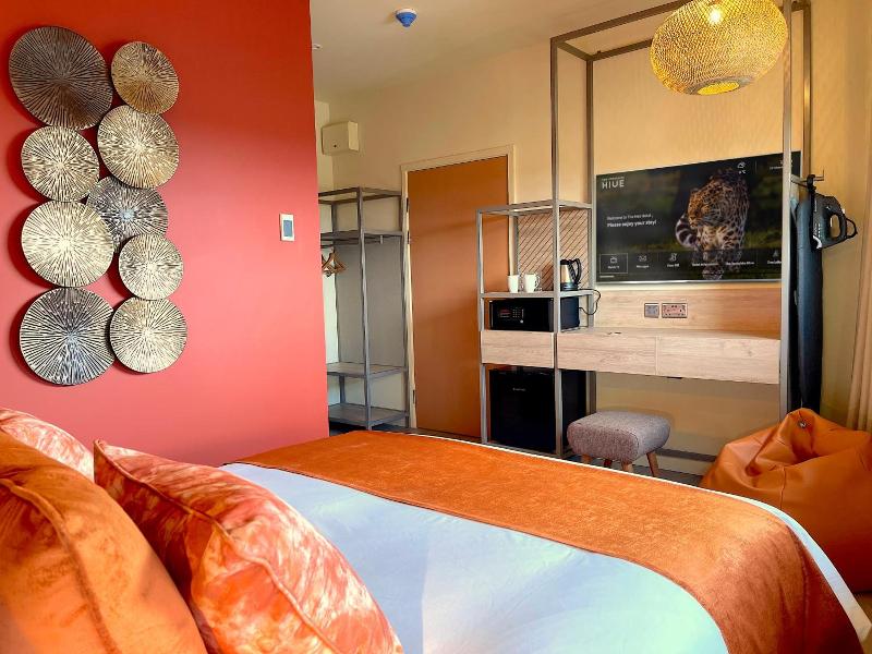 Hex Wildlife Hotel At Yorkshire Wildlife Park image