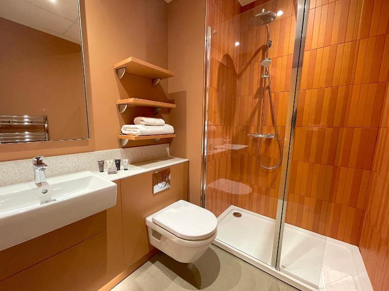 Hex Wildlife Hotel At Yorkshire Wildlife Park image
