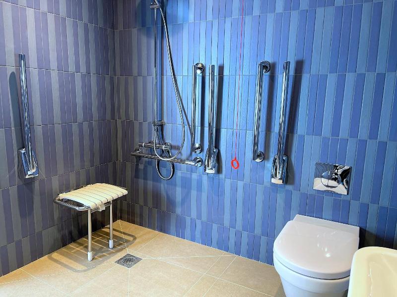 Hex Wildlife Hotel At Yorkshire Wildlife Park image