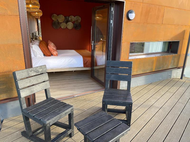 Hex Wildlife Hotel At Yorkshire Wildlife Park image
