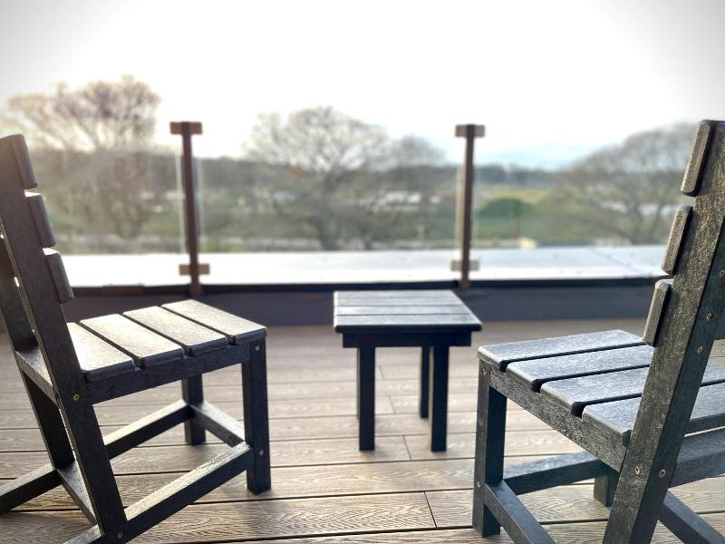 Hex Wildlife Hotel At Yorkshire Wildlife Park image