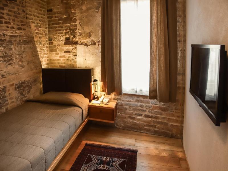 Locanda Ponte Dante image