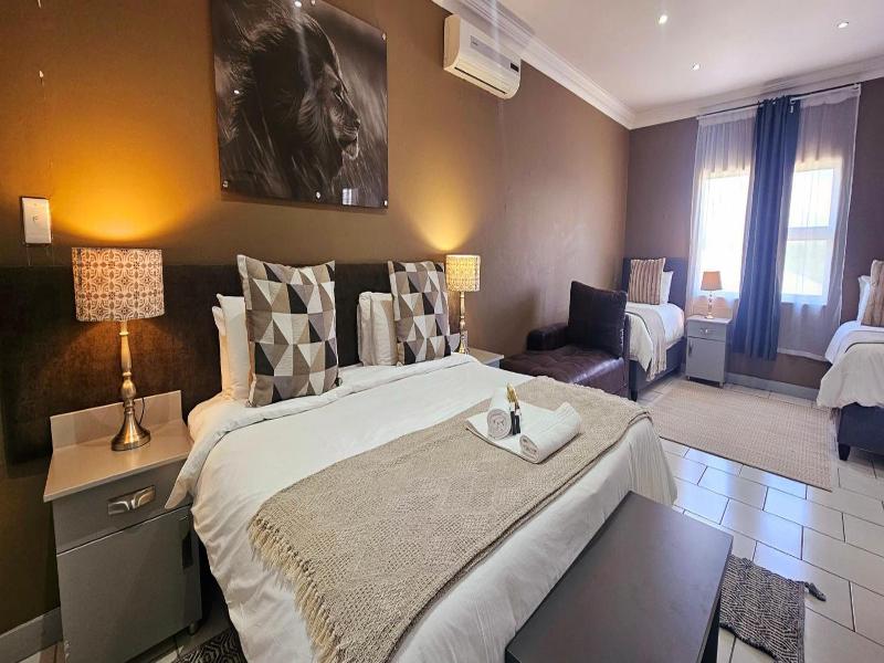 Lion Lodge image