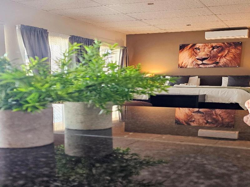 Lion Lodge image
