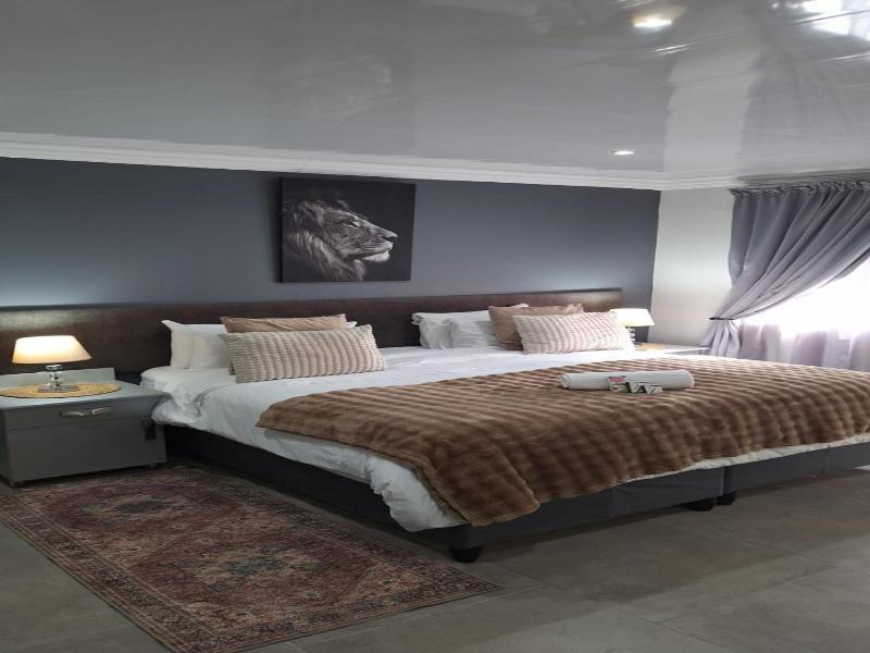 Lion Lodge image