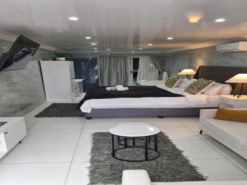 Lion Lodge image