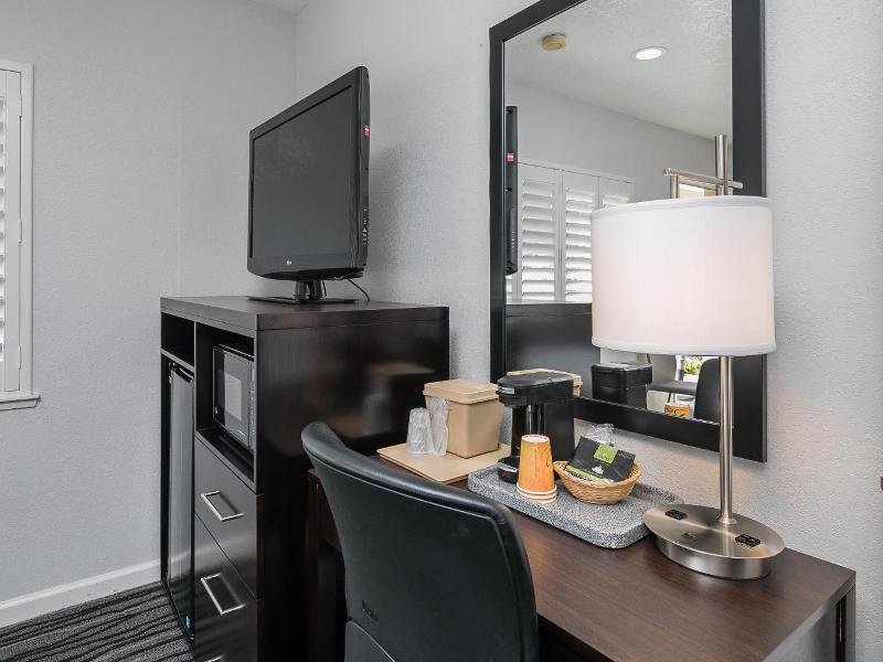 Redwood Creek Inn image