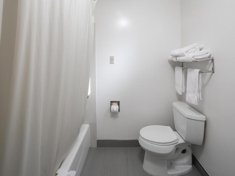 Redwood Creek Inn image