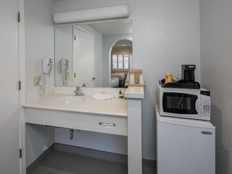 Redwood Creek Inn image