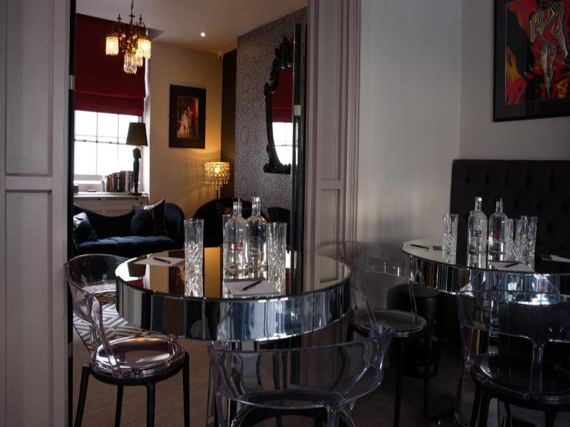 Square Townhouse image