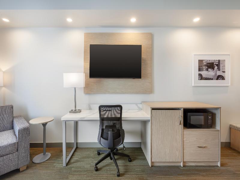 Best Western Plus Kawartha Lakes Hotel & Suites image