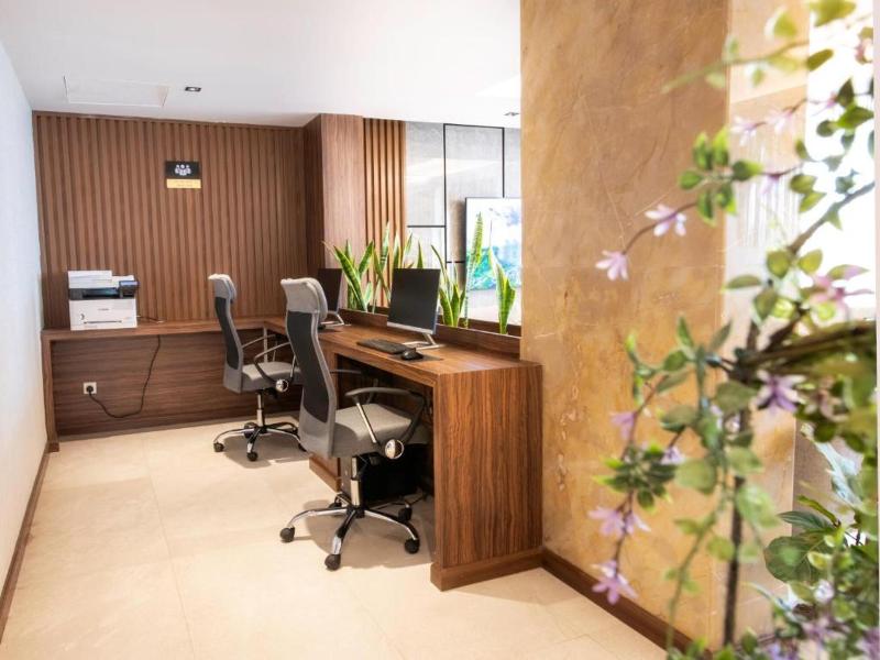 Golden Rose Hotel image