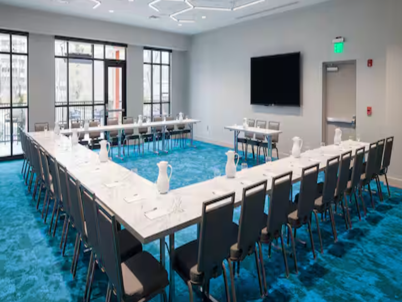 Hilton Garden Inn Kansas City Riverside image