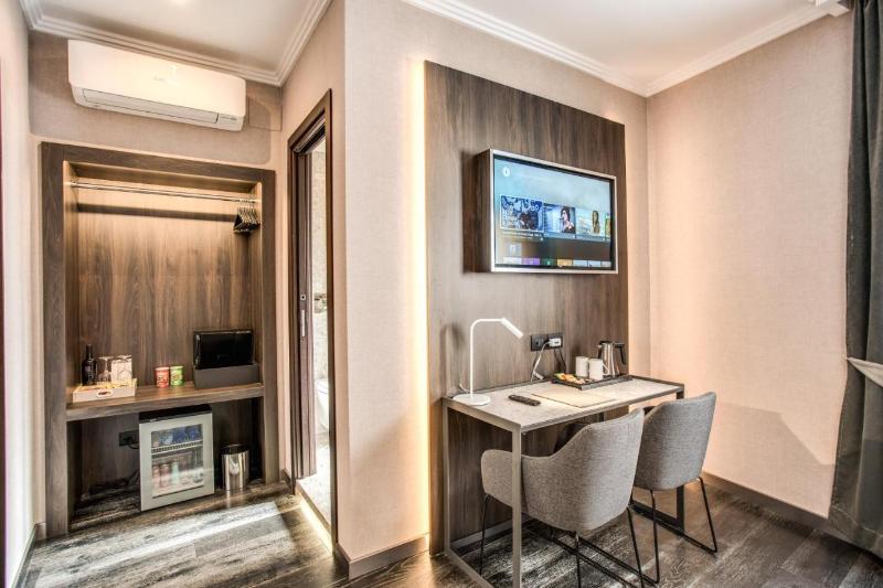 Pax Hotel image