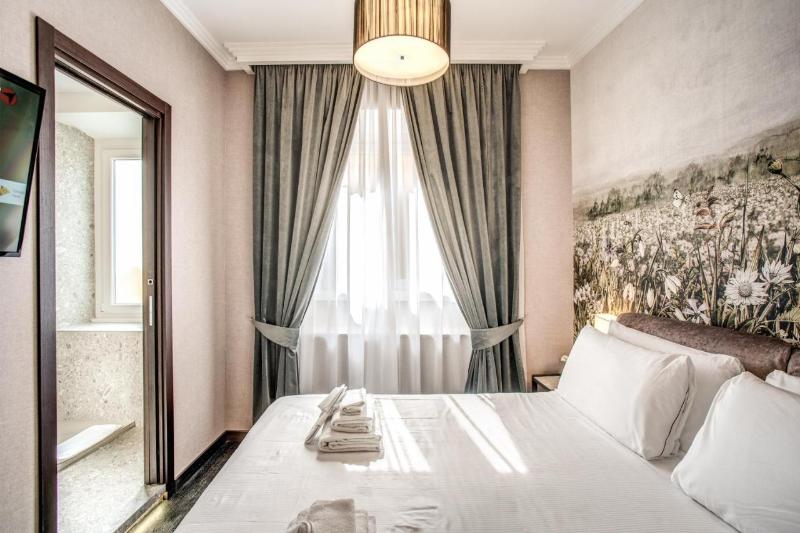 Pax Hotel image