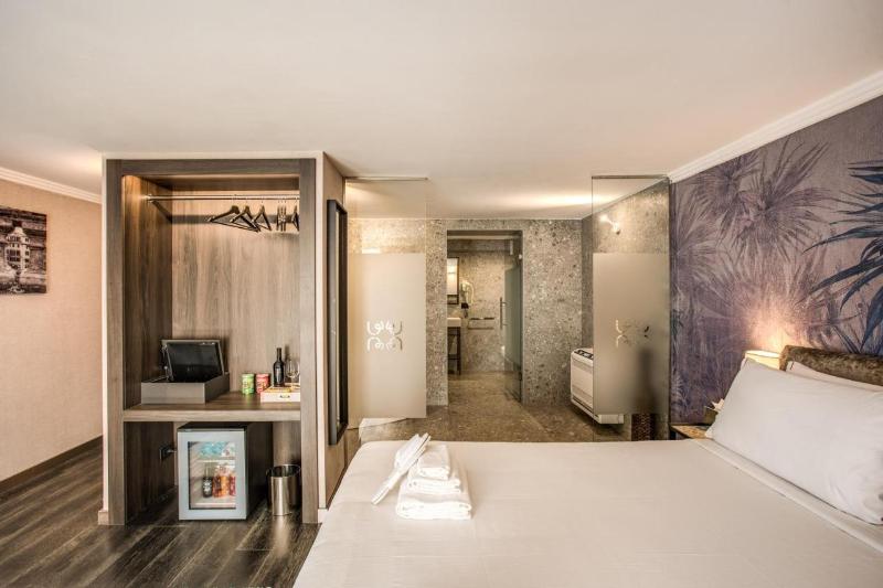 Pax Hotel image