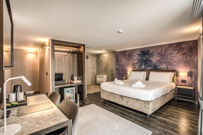 Pax Hotel image