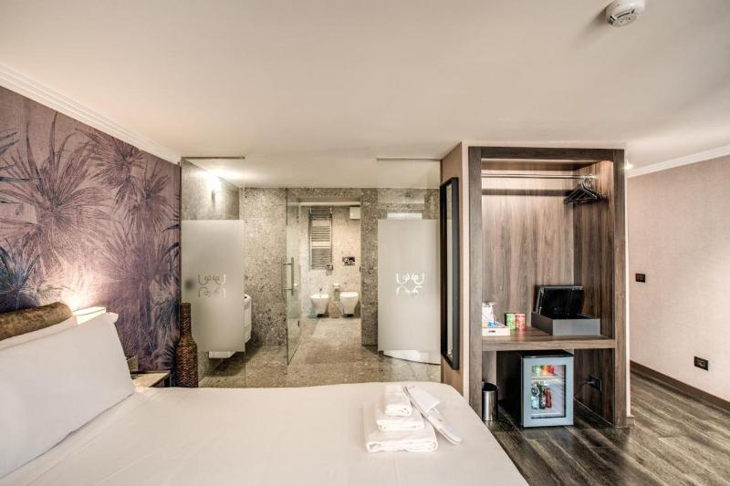 Pax Hotel image