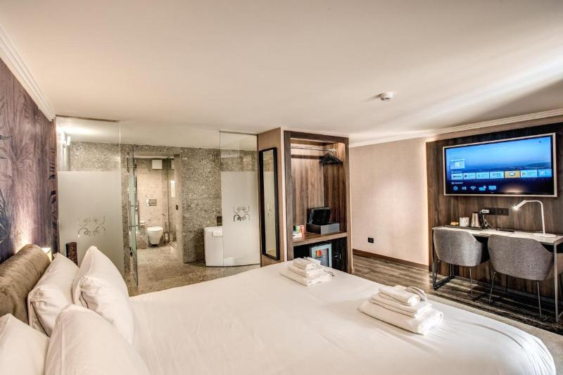Pax Hotel image