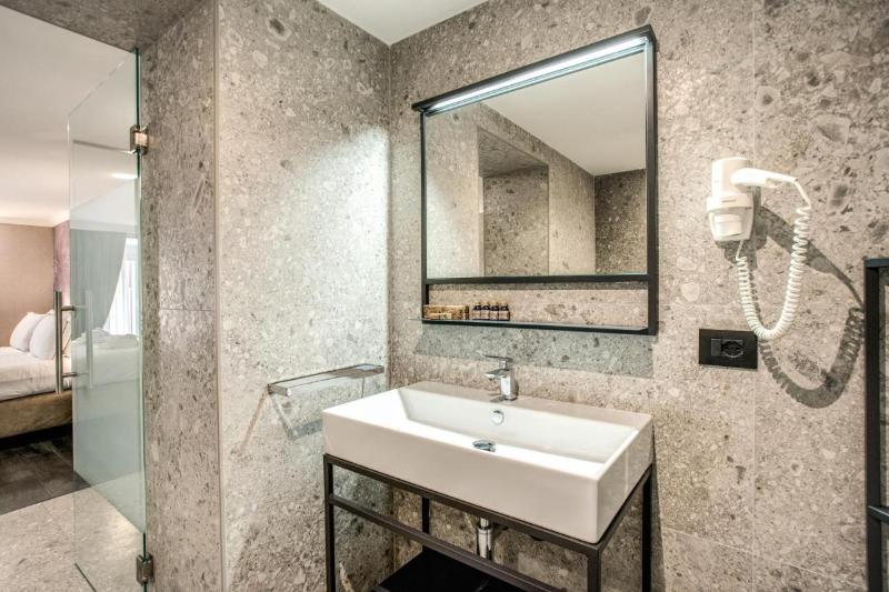 Pax Hotel image