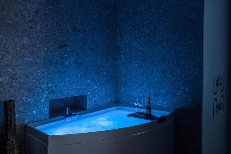 Pax Hotel image