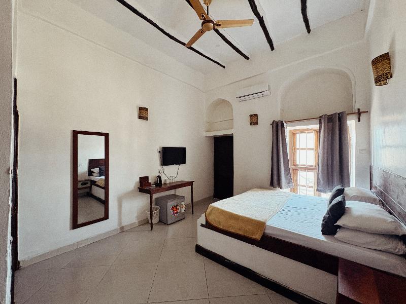 Stonetown Tides Hotel image