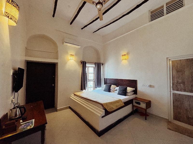 Stonetown Tides Hotel image