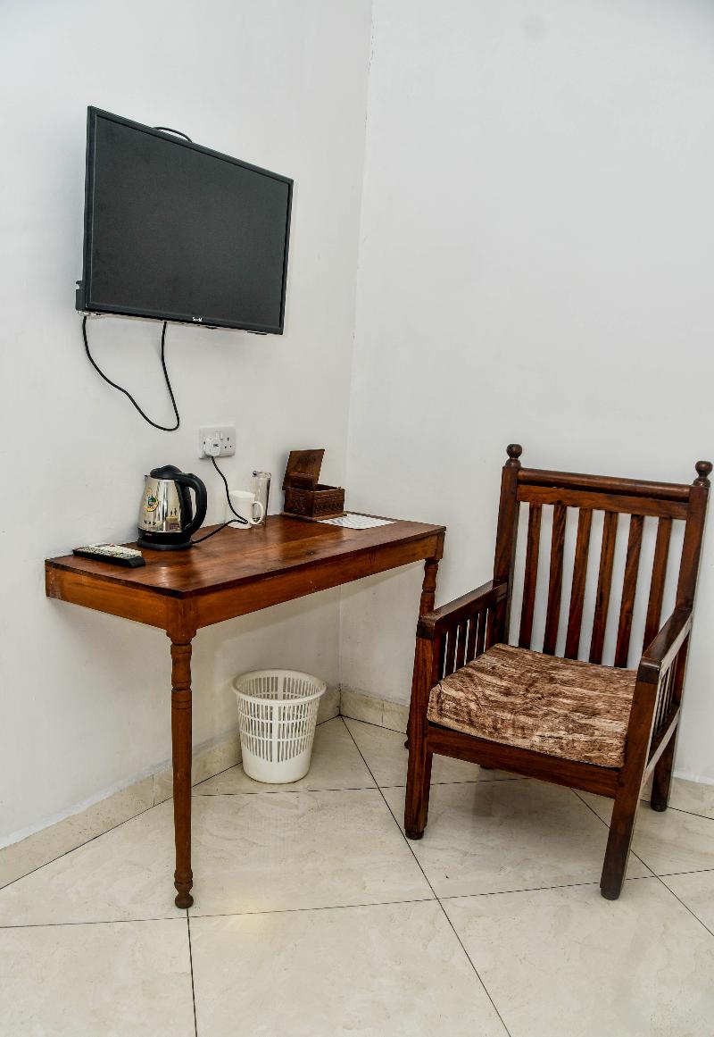 Stonetown Tides Hotel image