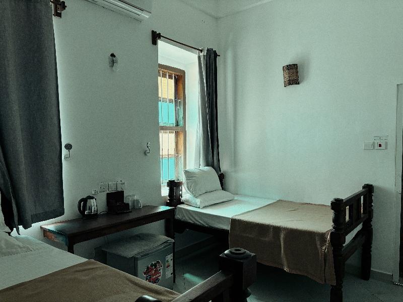 Stonetown Tides Hotel image