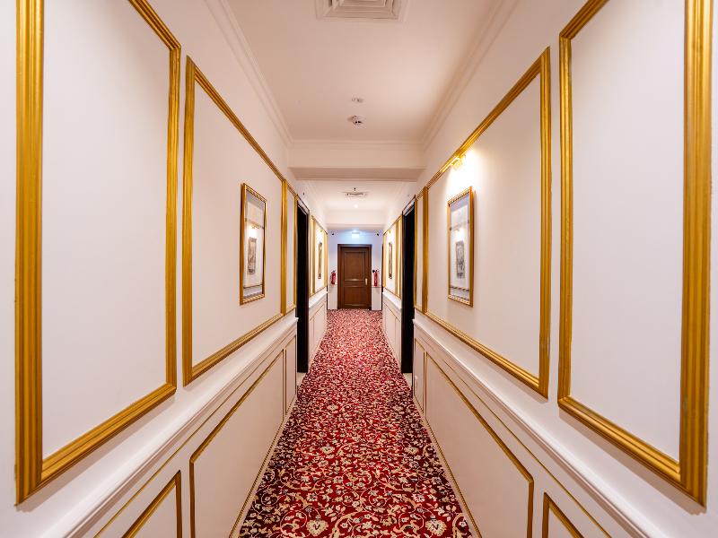 Luxe Avenue Hotel image