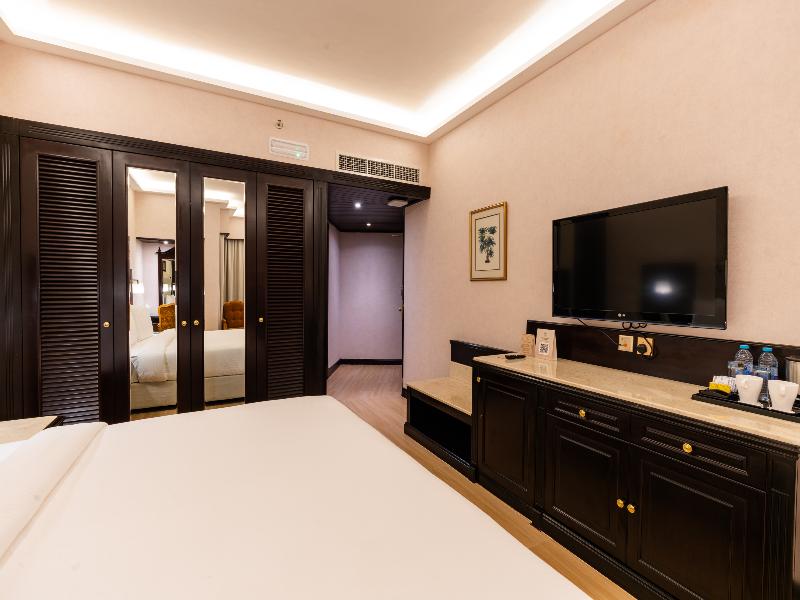Luxe Avenue Hotel image
