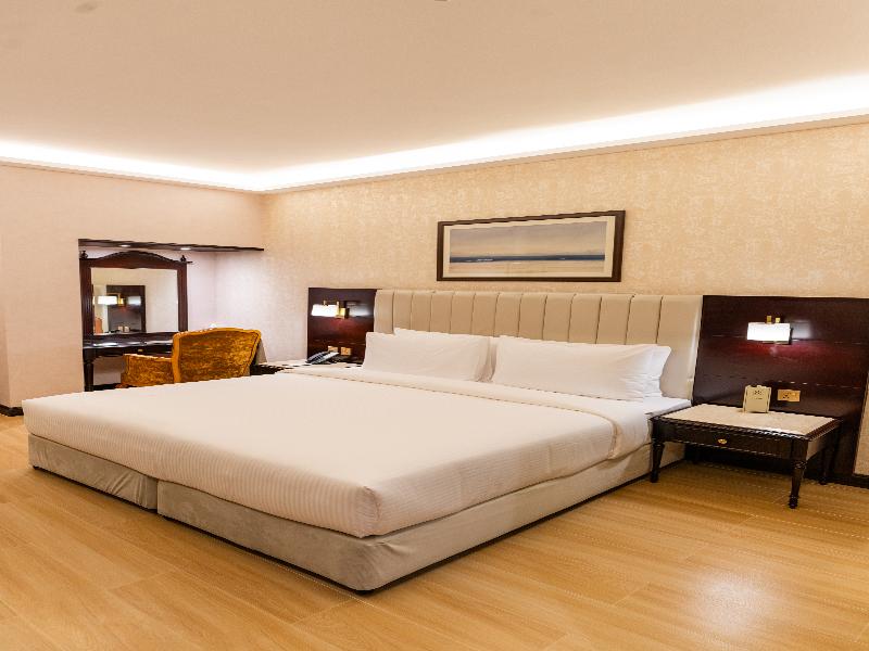 Luxe Avenue Hotel image