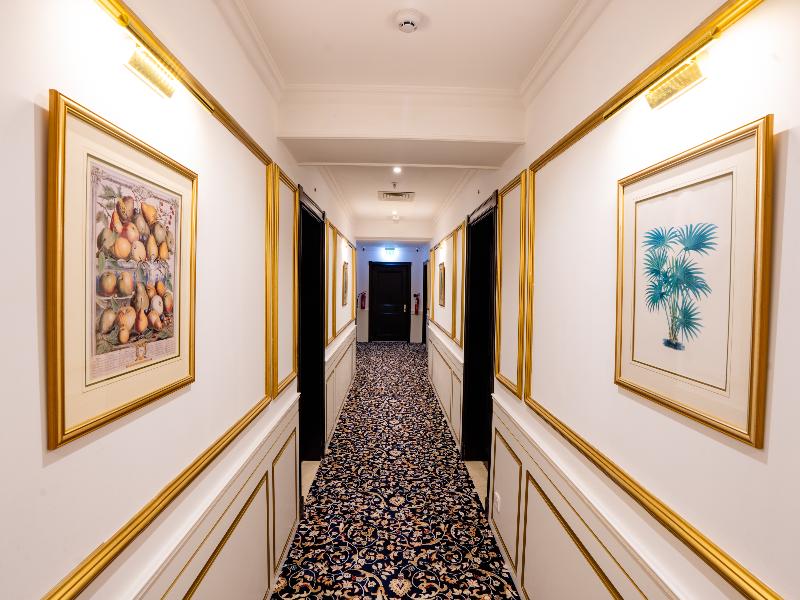 Luxe Avenue Hotel image