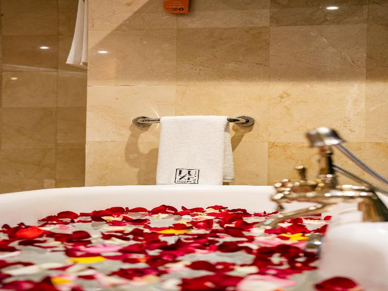 Luxe Avenue Hotel image