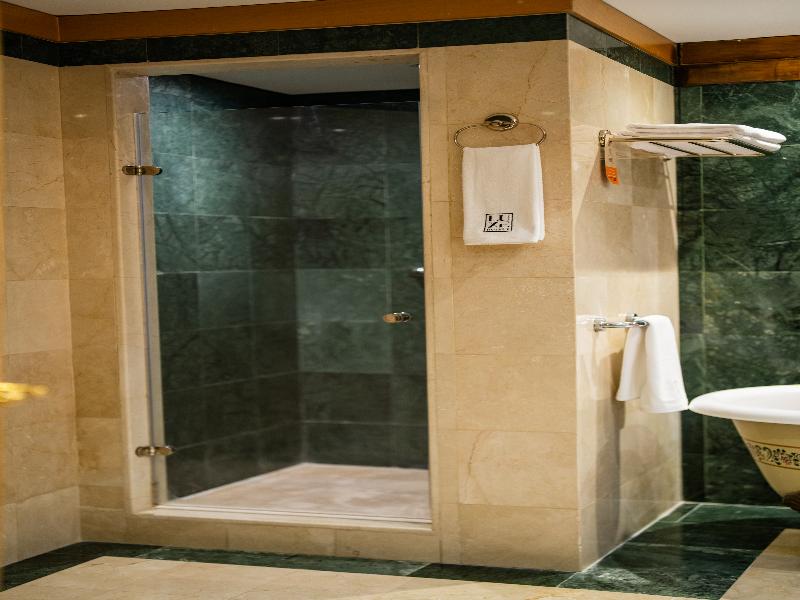 Luxe Avenue Hotel image
